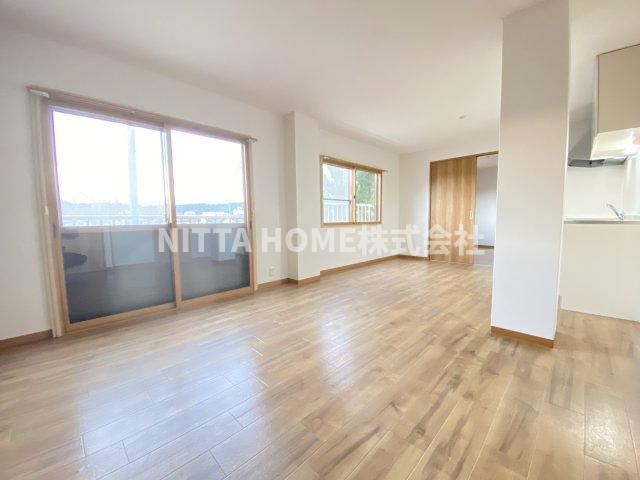 エールとよおかビルの居間・リビング|１４．５帖のリビングルームは魅力的☆