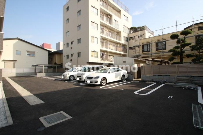 CASA白金の駐車場