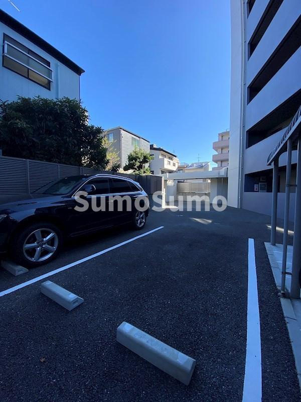 Jigyo HIKARI terraceの駐車場