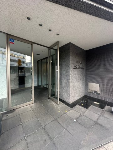 アレクサス　ラ・ストラーダのエントランス