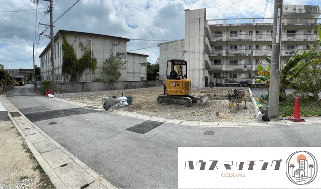 リーブルガーデン与那原町与那原 第４・１号棟の前面道路含む現地写真|建築前写真／完成予定：2026年1月26日