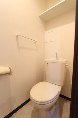 ドウェル当知のトイレ|落ち着いた色調のトイレです