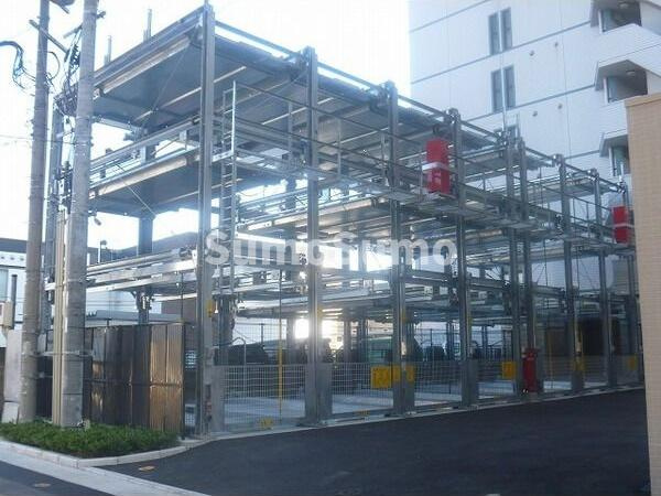 LUCIS高宮の駐車場