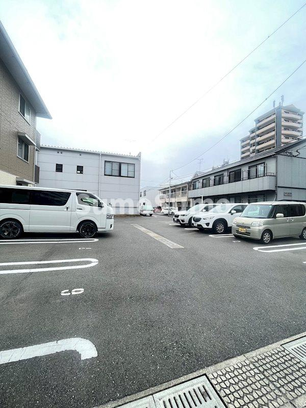 D-roomパークサイド吉塚の駐車場