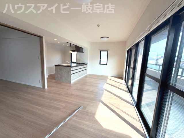 【居間・リビング】の画像