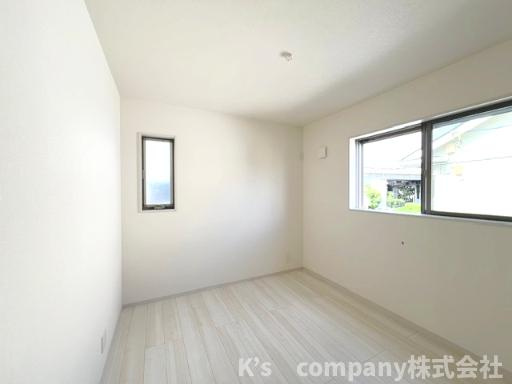 ◎茅ヶ崎市赤羽根　新築戸建の洋室|洋室5.2帖◇書斎や収納、お子様のお部屋におすすめです◇