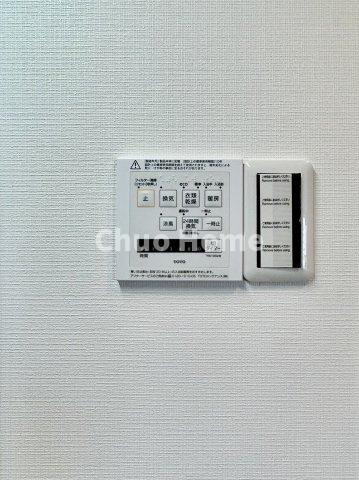 ディナ・スカーラお花茶屋の冷暖房・空調設備|【浴室乾燥機】暖房・冷風・換気・乾燥が可能です。毎日を快適に過ごせるうれしい機能が揃っています。雨の日の洗濯物も安心です。