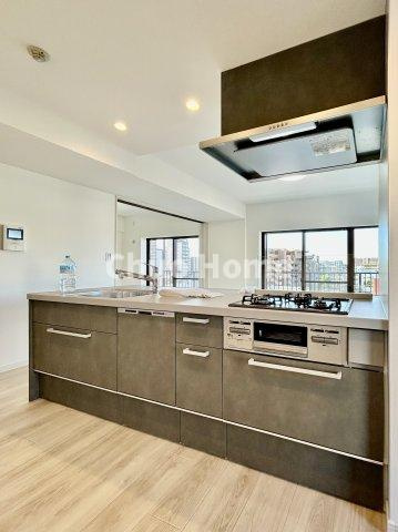 ディナ・スカーラお花茶屋のキッチン|ワイドで収納豊富なシステムキッチン