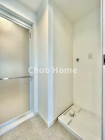 ディナ・スカーラお花茶屋のランドリースペース|【ランドリースペース】担当者がスケールを持ち歩いておりますので、ご見学時には現在お使いの洗濯機などがきちんと収まるかなどもチェックして下さい。見学前に測っておくと非常に便利だと思います。