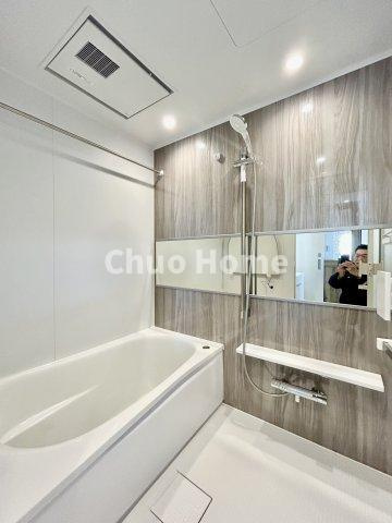 ディナ・スカーラお花茶屋の浴室|【バスルーム】暖房換気乾燥機付きシステムバスルーム。暖房・冷風・換気・乾燥など、毎日を快適に過ごせるうれしい機能が揃っています。雨の日の洗濯物も安心です。