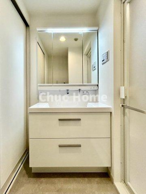 【駐車場】 | ディナ・スカーラお花茶屋 | 【敷地内駐車場】最新の空き状況や費用などの詳細は担当スタッフまでお問い合わせください。