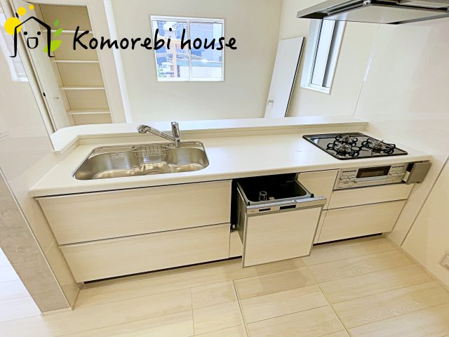 さいたま市北区別所町　2期　新築一戸建て　ブルーミングガーデン　01のキッチン|きれいなキッチンです