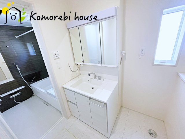 さいたま市北区別所町　2期　新築一戸建て　ブルーミングガーデン　01の独立洗面台|使いやすい独立洗面台です
