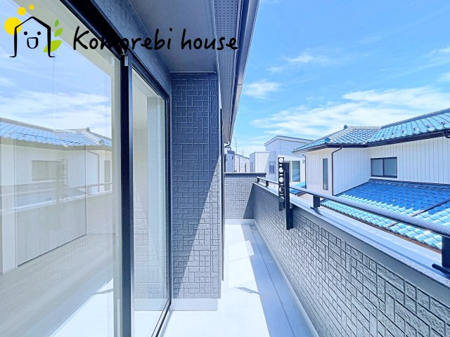 さいたま市北区別所町　2期　新築一戸建て　ブルーミングガーデン　01のバルコニー|外からの目が気にならないバルコニーで洗濯物が干せます