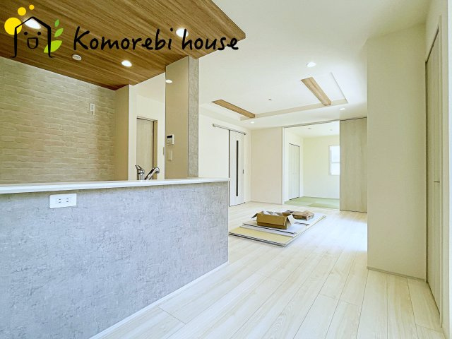さいたま市北区別所町　2期　新築一戸建て　ブルーミングガーデン　01の居間・リビング|ゆったりとした居間です