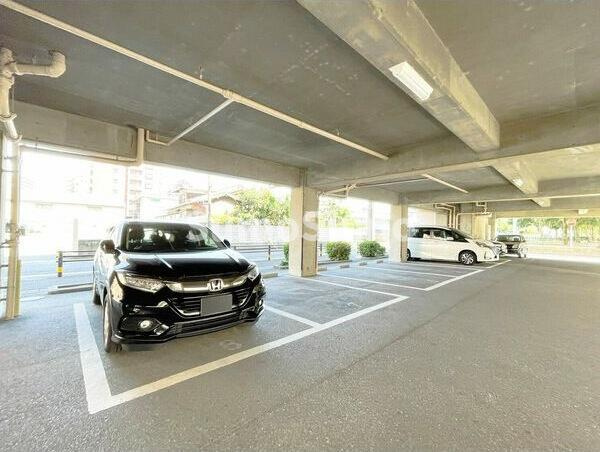 アイゾハイムⅡの駐車場