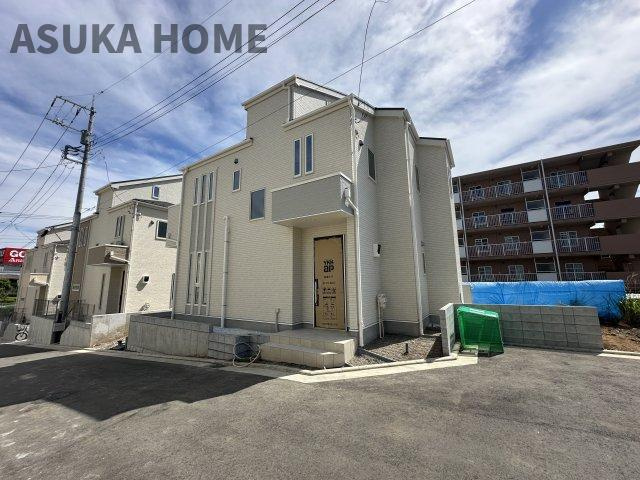 港北区鳥山町新築戸建の外観|新横浜駅徒歩圏内の新築戸建てです。3線2駅利用可能で生活環境も良好です。