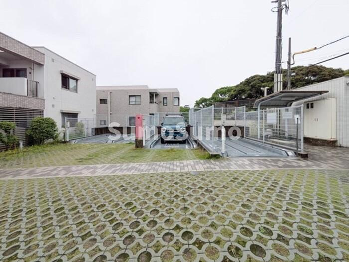 アルカス西公園の駐車場