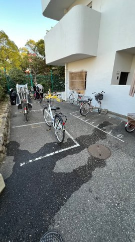 シャトー西宮の駐車場