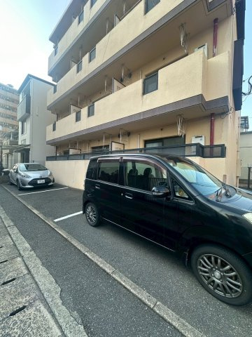 Y's courtの駐車場