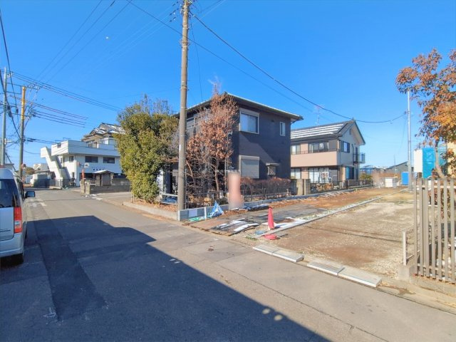 富士見市大字上南畑の新築一戸建の前面道路含む現地写真|南東側6mの前面道路です。