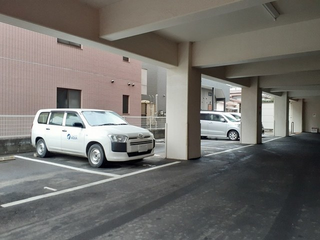アウローラマンションの駐車場