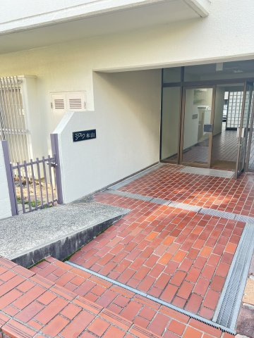 ジークレフ本山のエントランス