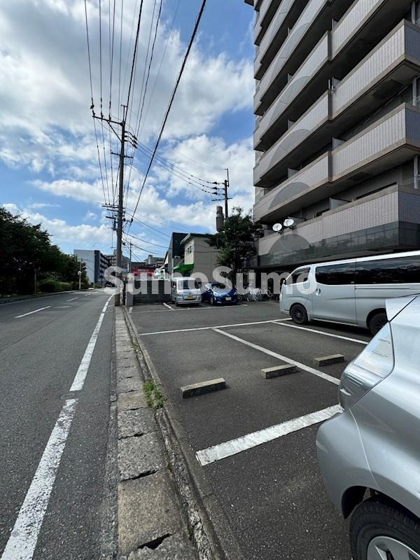 アクアサイドGENの駐車場