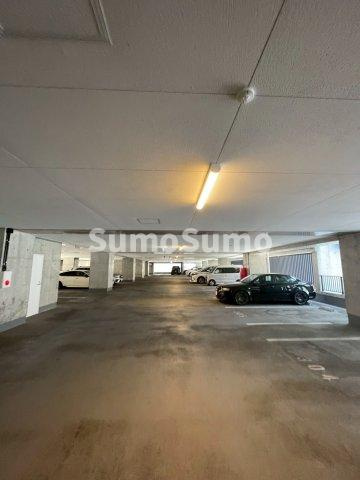 YAKUIN SQUAREの駐車場