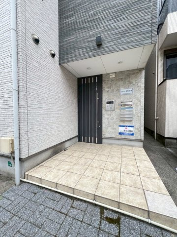 アルル笹原駅東のエントランス