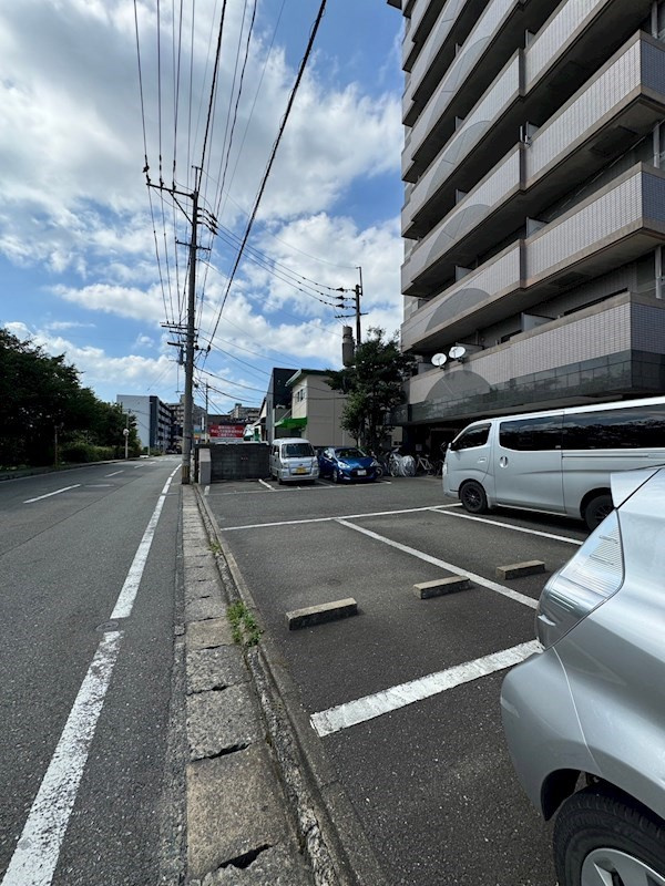 アクアサイドGENの駐車場