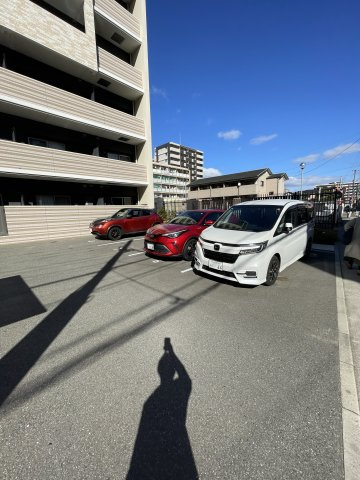 アーヴェンス吉塚の駐車場