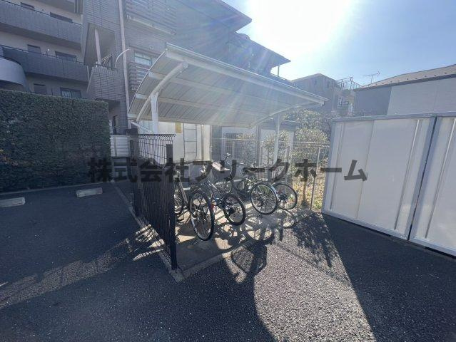 武蔵野市境南町３丁目のテラスの駐車場