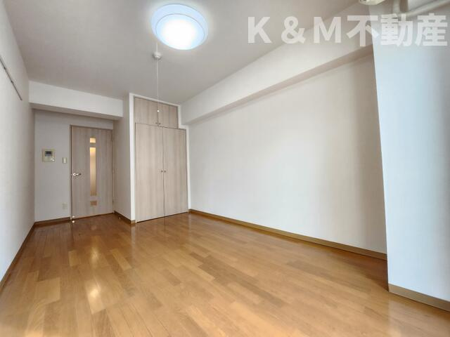 クレストガーデン柏壱番館の居間・リビング|こちらのリビングで趣味の時間をお楽しみください