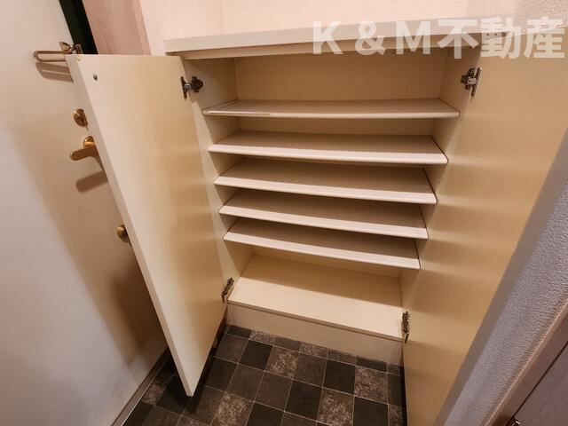 クレストガーデン柏壱番館の収納|ちょっとした収納スペースも充実しています