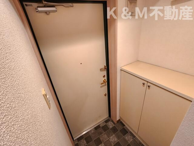 クレストガーデン柏壱番館の玄関|明るい玄関です