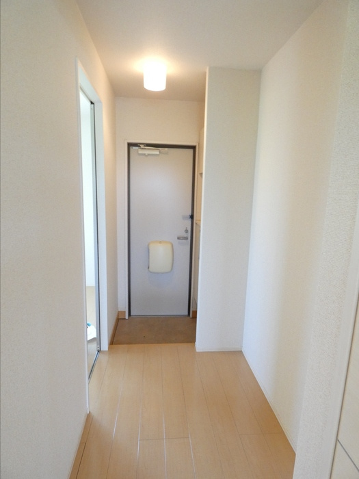 グランモアキワラ B棟の玄関
