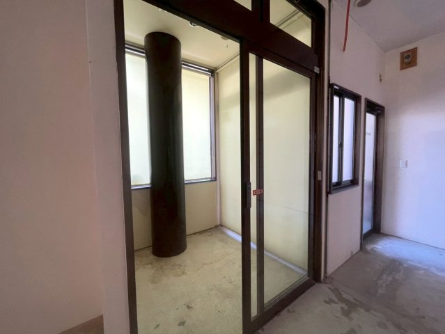 西岡町保ヶ山貸店舗の内装