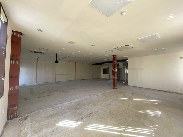 西岡町保ヶ山貸店舗の内装