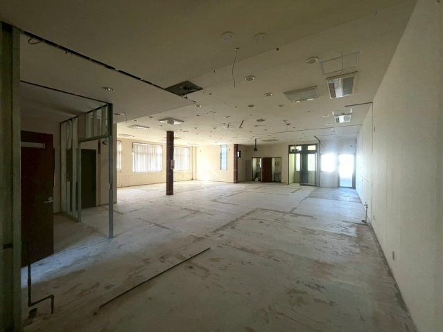 西岡町保ヶ山貸店舗の内装