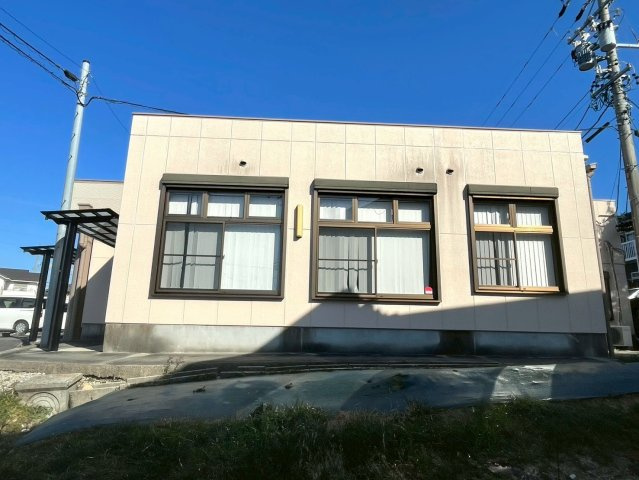 西岡町保ヶ山貸店舗の外観