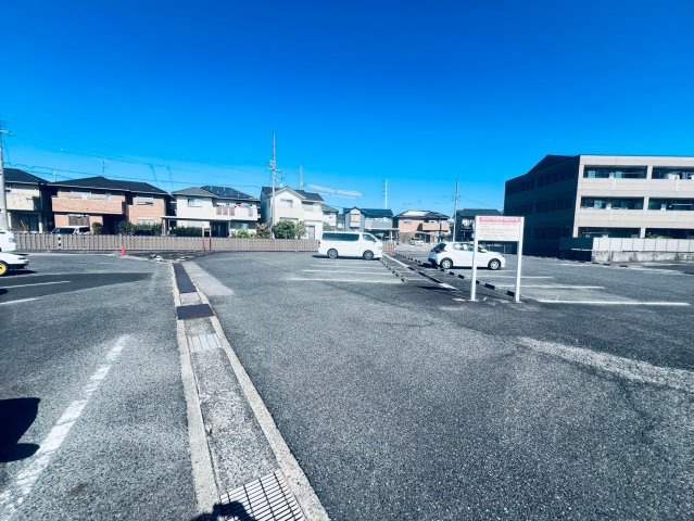 西岡町保ヶ山貸店舗の駐車場