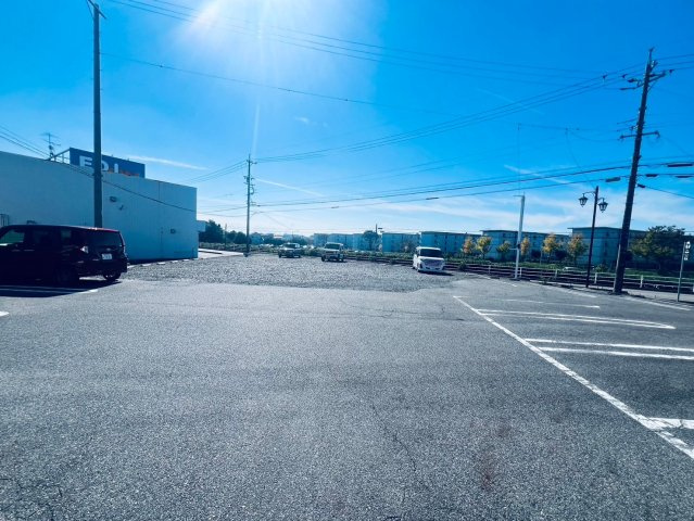 西岡町保ヶ山貸店舗の駐車場