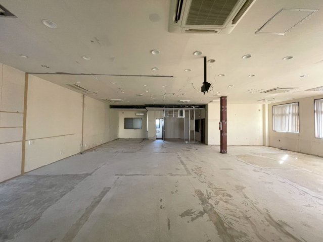 西岡町保ヶ山貸店舗の内装