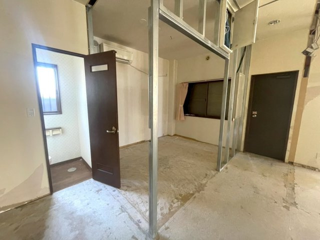 西岡町保ヶ山貸店舗の内装