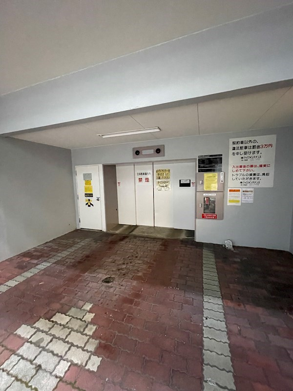 エステートモア・平尾倶楽部の駐車場