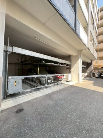 エフ・パルク高宮の駐車場