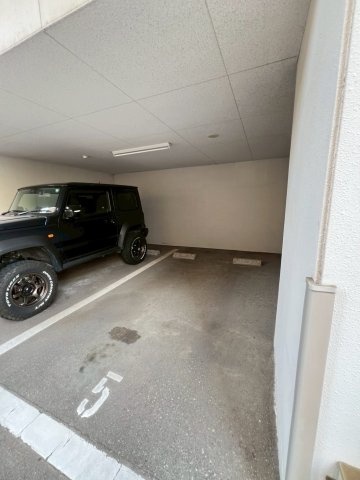 エフ・パルク高宮の駐車場