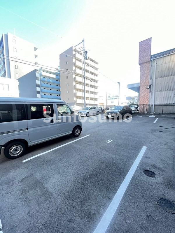 エージュ山王の駐車場
