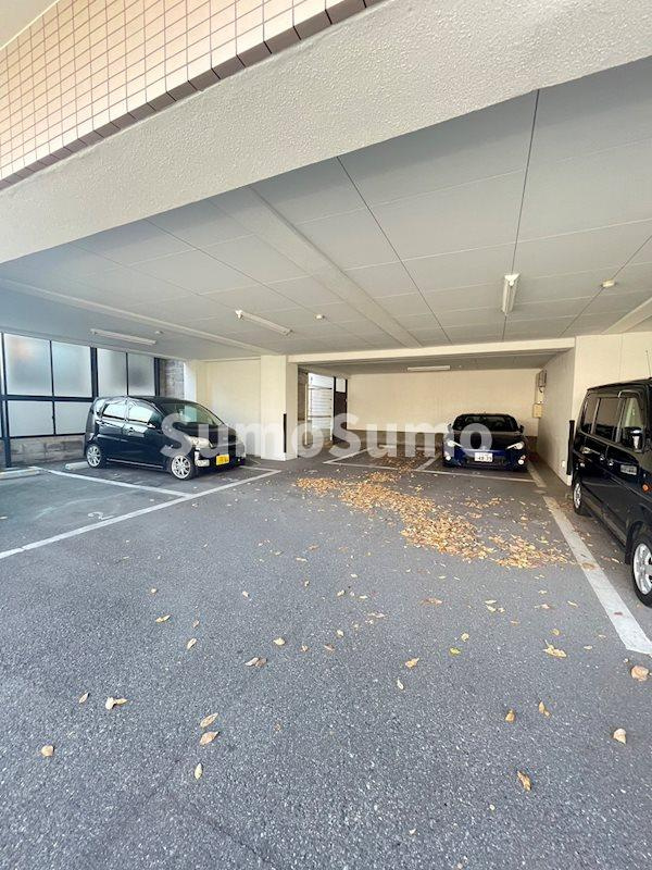 エスポワール筥松の駐車場